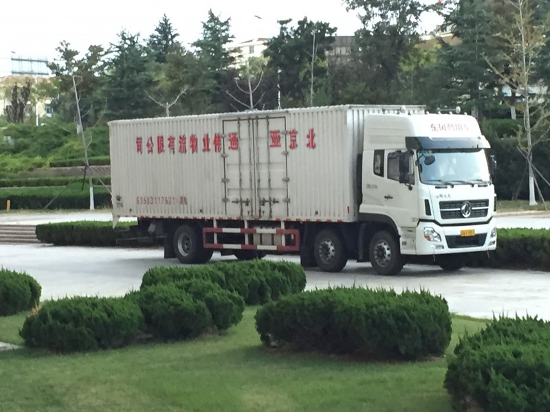 Der Truck der unsere 32 Kisten transportiert